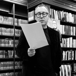 "Удиви себя": поэтический вечер с Алексеем Прохоровым в библиотеке