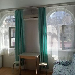 КвартСочи предлагает купить студию с зелеными занавесками за 4 3 млн в Сочи